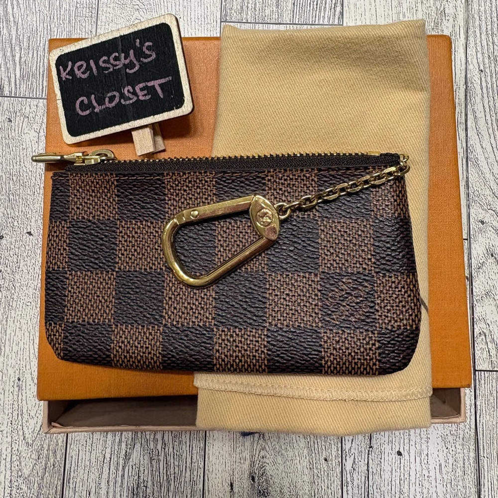 💯 Authentic Louis Vuitton Damier Ebene Key Pouch box + dustbag included